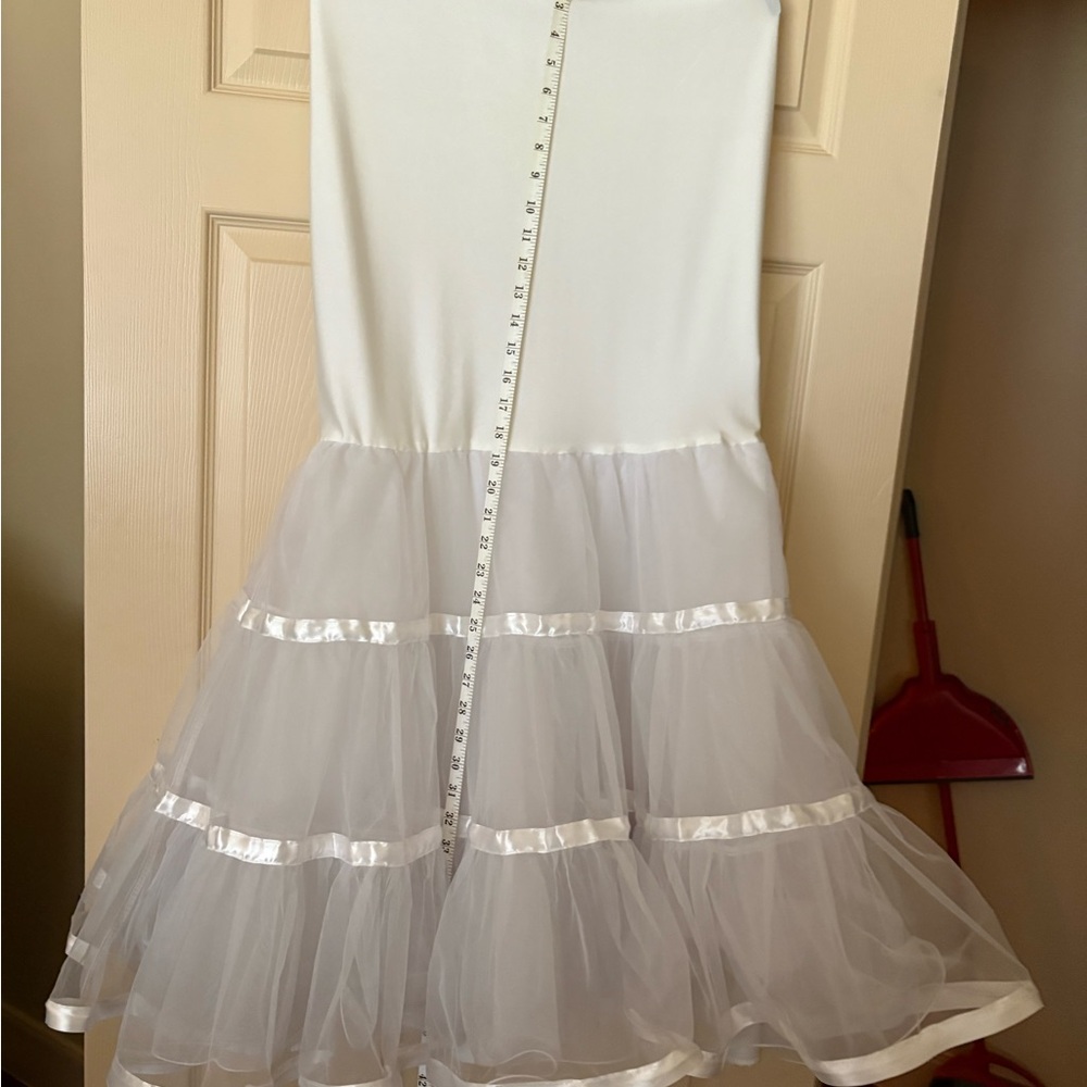Elegant Tulle Mermaid Petticoat and Vail